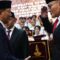 Menteri Pertahanan Sjafrie Sjamsoeddin (kiri) usai melantik Deddy Corbuzier (kanan) sebagai Staf Khusus Menteri Pertahanan di kantor Kemhan, Jakarta Pusat, Selasa (11/2/2025). (Tangkapan layar akun instagram)