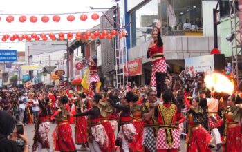 Penjabat Gubernur Jawa Barat Bey Triadi Machmudin membuka Bogor Street Festival Cap Go Meh (BSF CGM) 2025 di Jalan Suryakencana hingga Jalan Siliwangi, Kota Bogor, Jawa Barat, Rabu (12/2/2025).