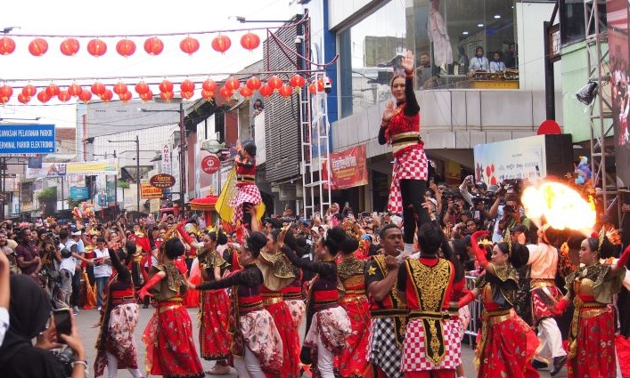 Penjabat Gubernur Jawa Barat Bey Triadi Machmudin membuka Bogor Street Festival Cap Go Meh (BSF CGM) 2025 di Jalan Suryakencana hingga Jalan Siliwangi, Kota Bogor, Jawa Barat, Rabu (12/2/2025).