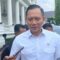Ketua Umum Partai Demokrat Agus Harimurti Yudhoyono dalam wawancara cegat di Kompleks Istana Kepresidenan, Jakarta, Selasa (18/2/2025). (Fathur Rochman)