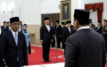 Presiden RI Prabowo Subianto melantik Brian Yuliarto sebagai Menteri Pendidikan Tinggi, Sains, dan Teknologi di Istana Negara, Jakarta, Rabu (19/2/2025). (Mentari Dwi Gayati)
