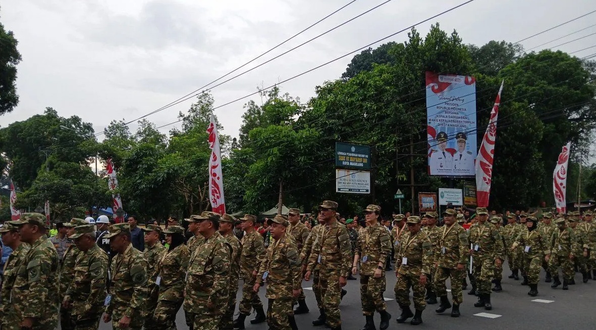 Sejumlah kepala daerah mengikuti kegiatan retret di Akmil Magelang, Jumat (21/2/2025).