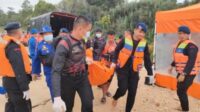 15 Orang Tewas Akibat Truk Terjun ke Sungai di Riau