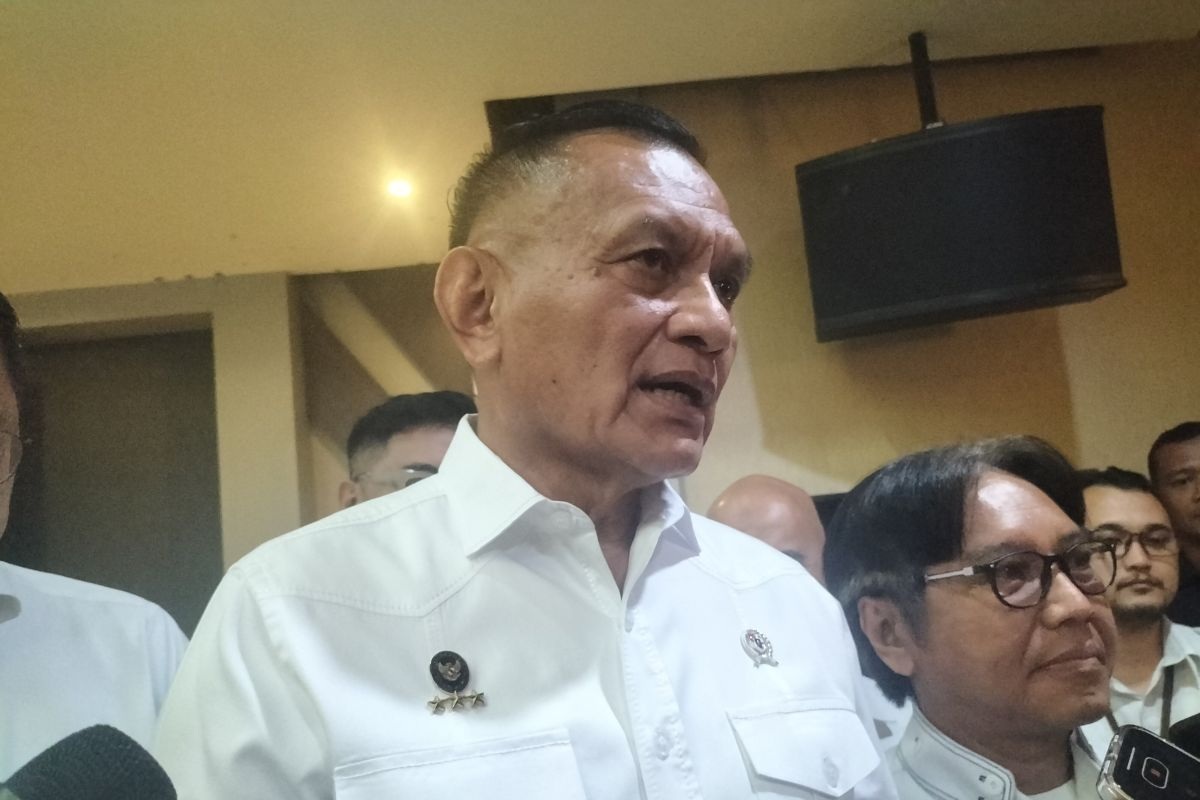 Wamenko Polkam Lodewijk F Paulus usai rapat koordinasi di kantor Menko Polkam, Jakarta Pusat, Senin (25/2/2025) (Walda Marison)