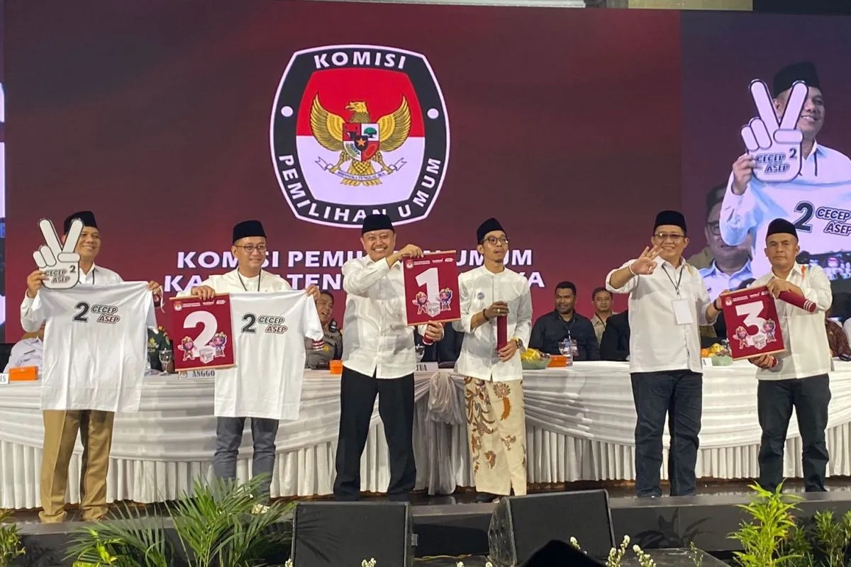 Tiga pasangan calon Bupati-Wakil Bupati Tasikmalaya saat penetapan nomor urut peserta Pilkada Kabupaten Tasikmalaya, Jawa Barat. ANTARA/HO-Pokja KPU Kabupaten Tasikmalaya