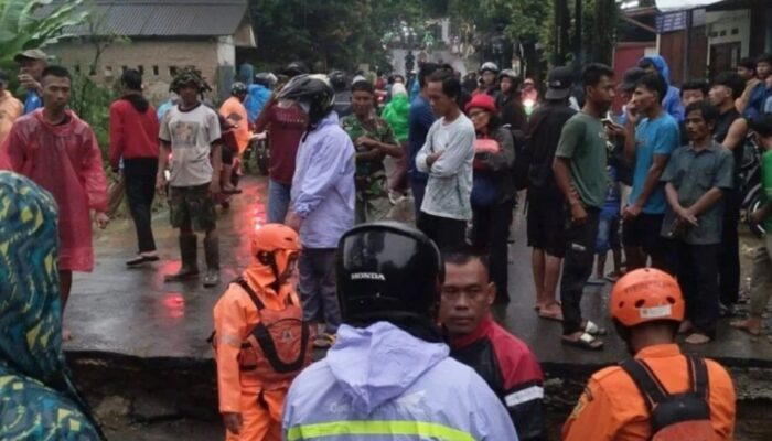 Akses Jalan Putus di Citeureup Diatasi Pakai Jembatan Bailey