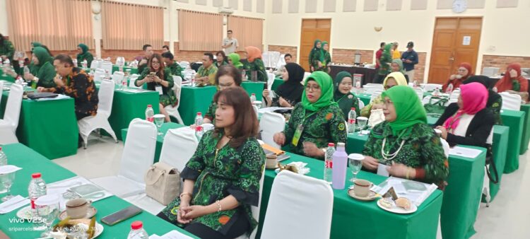 SERIUS: Para peserta mengikuti Rakorda Pengda IPPAT Kabupaten Sukabumi di Hotel Augusta Sukabumi, pada Selasa, 4 Februari 2025. (sri/radarsukabumi)