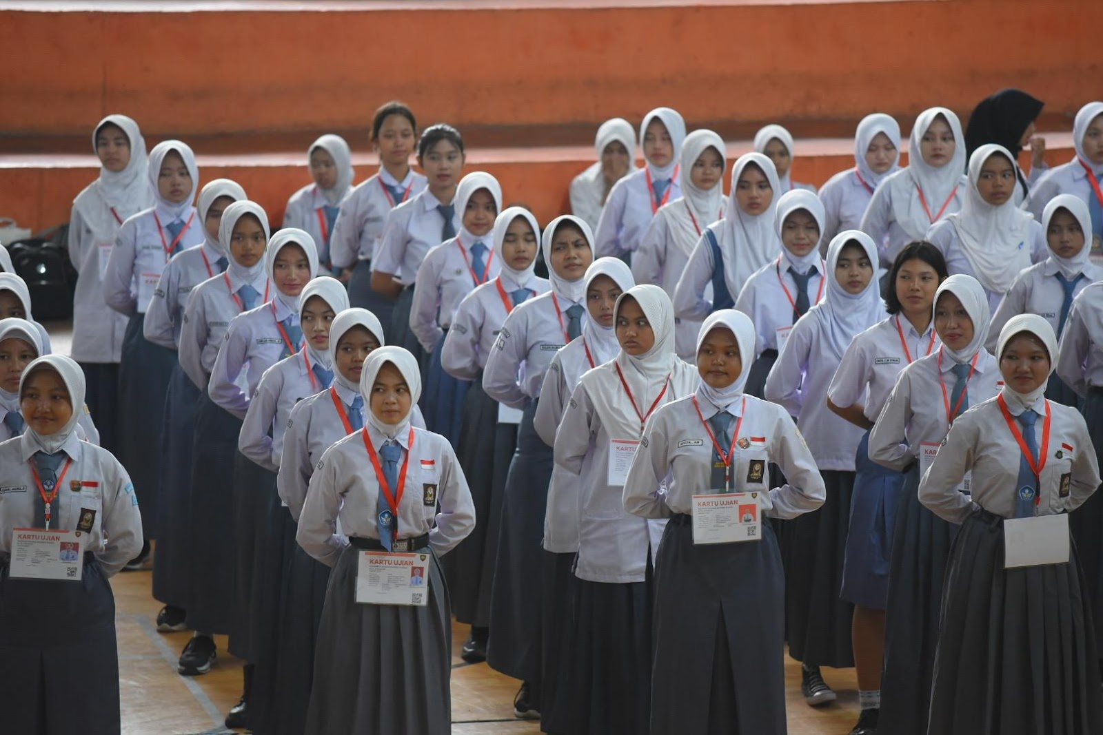 anggota Pasukan Pengibar Bendera Pusaka (Paskibraka) Kota Sukabumi mulai terasa di GOR Merdeka Kota Sukabumi. Pada Rabu (26/2/2025),