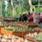 Camat Cisolok saat hadiri Festival 1.000 Tumpeng di Desa Gunung Karamat yang digelar secara gotong royong oleh masyarakat setempat.(FOTO : NANDI/ RADARSUKABUMI)