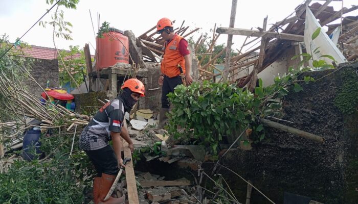 Rumah Warga di Cibalung Warudoyong Ambruk, Satu Orang Luka-luka