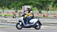 Tetap Update dan Terkoneksi Saat di Jalan dengan RoadSync Duo pada Honda CUV e: