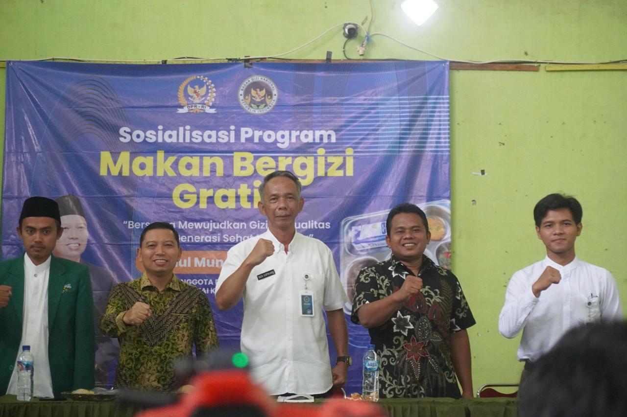 Pemerintah melalui Komisi IX DPR RI dan Badan Gizi Nasional (BGN) terus menggalakkan program Makan Bergizi Gratis (MBG) di berbagai daerah. Kali ini, giliran warga Cikembar