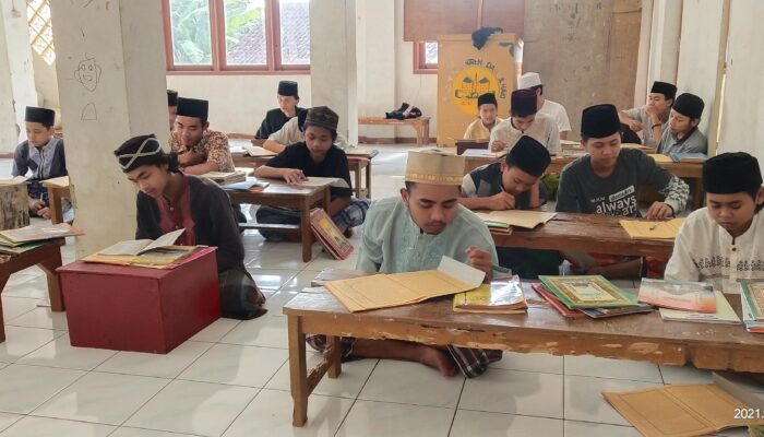 Tradisi Ramadhan, Ponpes Daarul Hakim Cikembar Dalami Lima Kitab Klasik