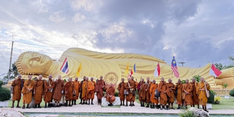 Sebanyak 38 Bikkhu atau Bhante dari Thailand melakukan perjalanan spiritual Thudong menuju Indonesia/Ist