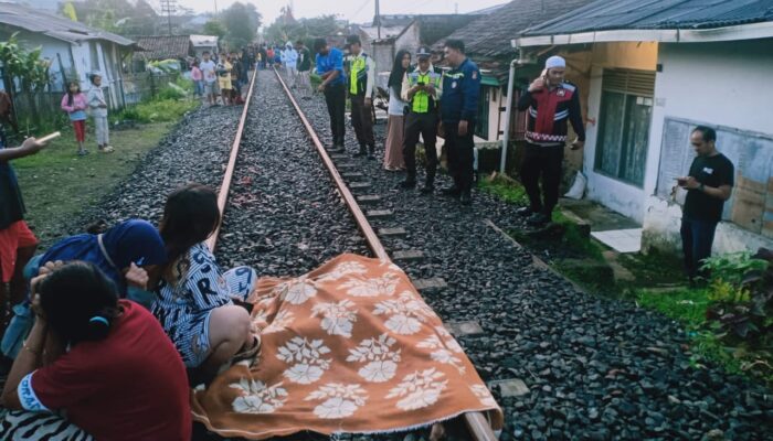 Detik-detik Warga Warudoyong Tertemper KA Pangrango, Terpental Hingga 20 Meter Saat Duduk!