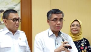 Menaker Yassierli Sebut Telat Bayar THR Perusahaan Akan Dapat Sanksi Berat!