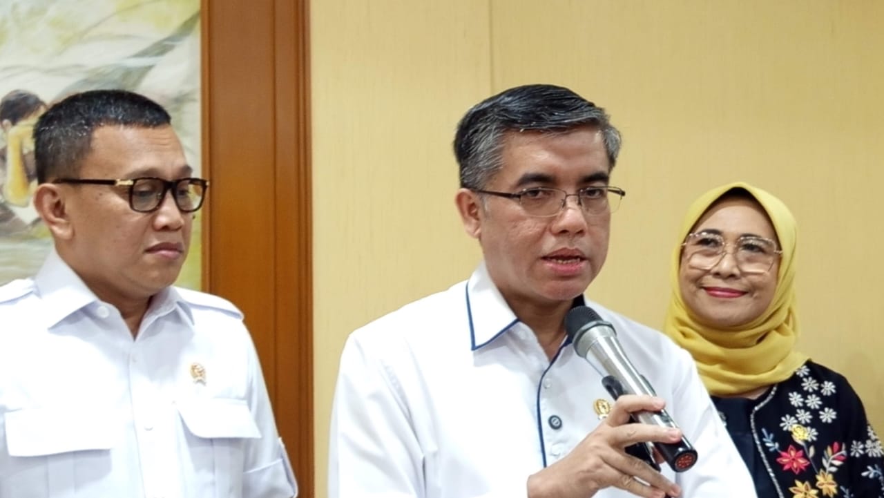 Menteri Ketenagakerjaan Yassierli mengingatkan perusahaan agar segera membayarkan Tunjangan Hari Raya (THR) kepada para pegawainya, mengingat hari ini, Senin, 24 Maret 2025, sudah memasuki H-7 Lebaran Idulfitri 1446 H/2025 M.--Annisa Zahro