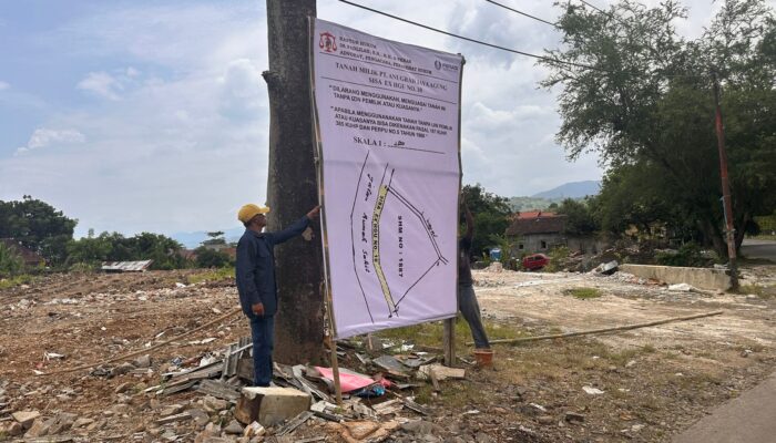 Eksekusi Lahan Keluar Objek, Kuasa Hukum Pasang Plang di Cangehgar Palabuhanratu