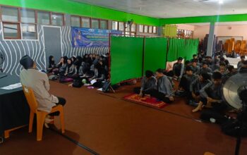 Dalam rangka menumbuhkan budi pekerti dan membiasakan amaliyah Ramadhan, SMAN 5 Kota Sukabumi kembali menggelar kegiatan Smarttren Ramadhan.