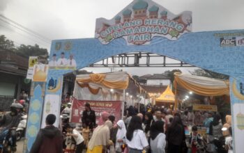 Dalam rangka menyambut bulan suci Ramadhan 1446 H, Karang Taruna Kelurahan Karangtengah  Kecamatan Gunungpuyuh menggelar Cipelang Herang Ramadan Fair,