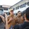 PIMPIN APEL: Walikota Sukabumi Ayep Zaki saat memimpin apel perdana di Lapang Apel Setda Kota Sukabumi, Senin (3/3/2025).