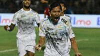Persib Bandung Berpesta 4-1 Atas Semen Padang, Makin Kokoh di Puncak