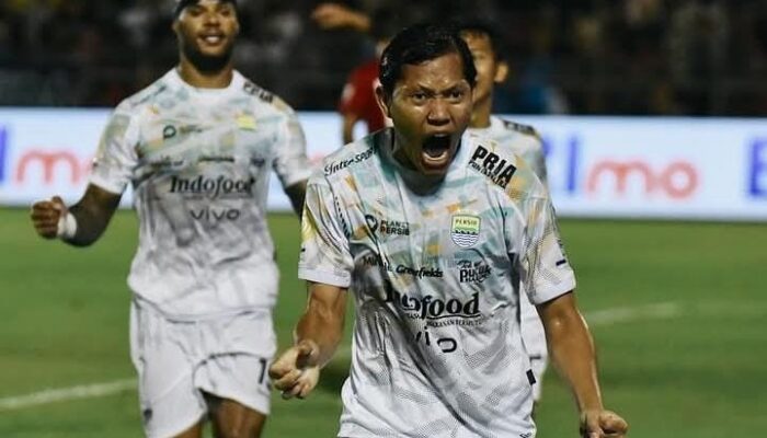 Persib Bandung Berpesta 4-1 Atas Semen Padang, Makin Kokoh di Puncak
