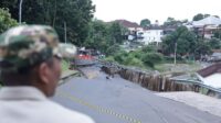 Penampakan Jalan Batutulis Longsor, Arus Kendaraan Dialihkan, Jalur KA Pangrango Terancam