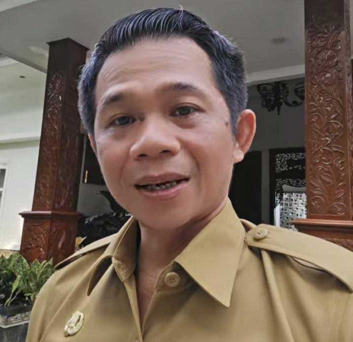 Bupati-Purwakarta Om Zein