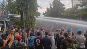 Demo Mahasiswa di DPRD Kota Sukabumi Berujung Ricuh, 10 Orang Diamankan