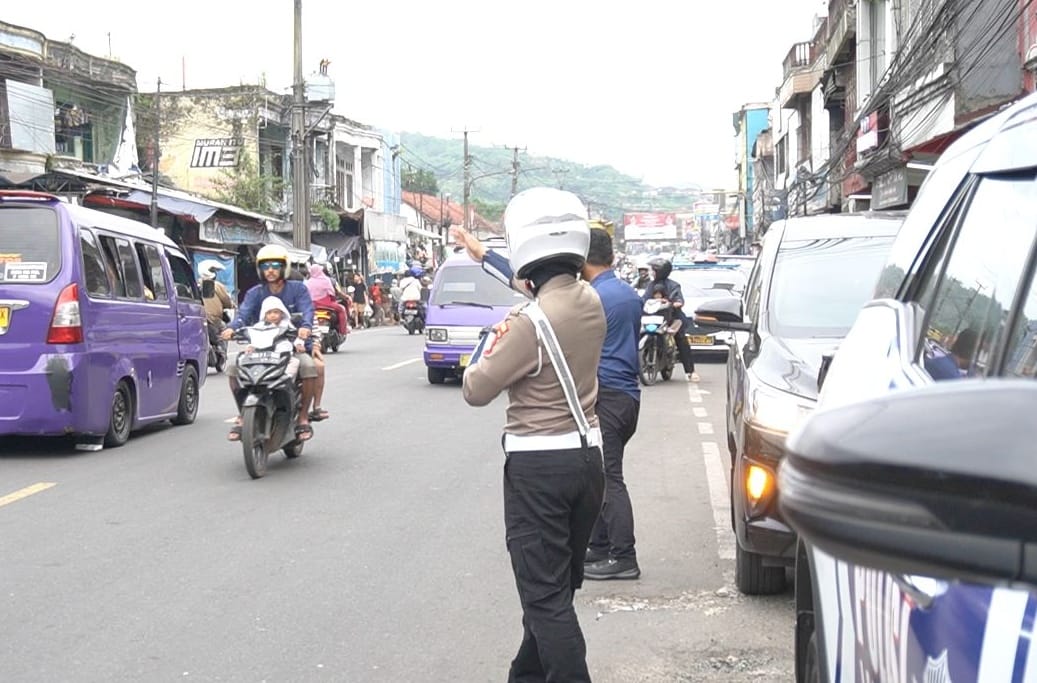 jalur utama Sukabumi, terutama di Jalan Siliwangi yang berada dekat dengan Pasar Cibadak, diprediksi akan dipadati kendaraan.