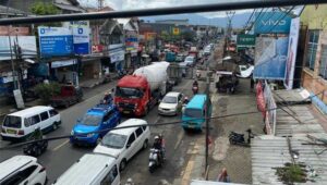 Arus Mudik di Jalan Sukabumi Bogor Padat Merayap, Polisi Lakukan Pengaturan Lalu Lintas