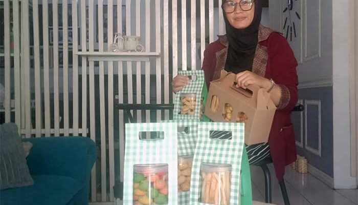 Kue Kering Uni Dini, Dari Iseng-Iseng Hingga Sukses dengan Ratusan Pesanan