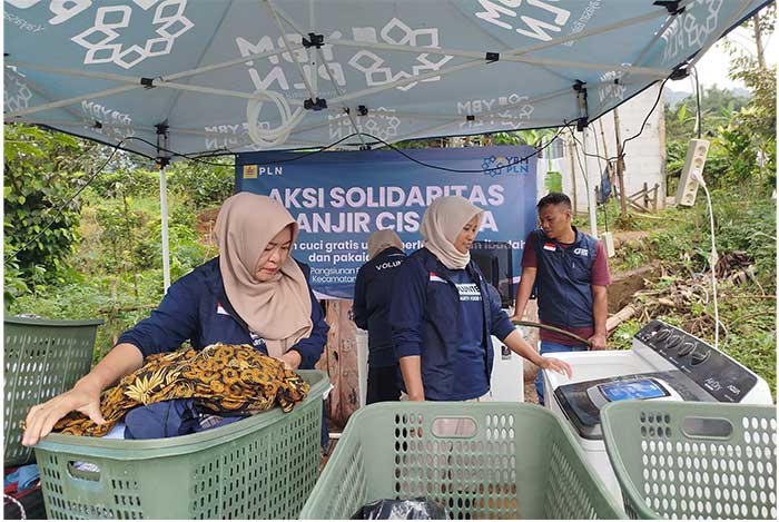PLN Jawa Barat Salurkan Bantuan
