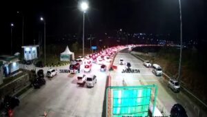 Penampakan Exit Tol Bocimi Ruas Parungkuda Mulai Macet 