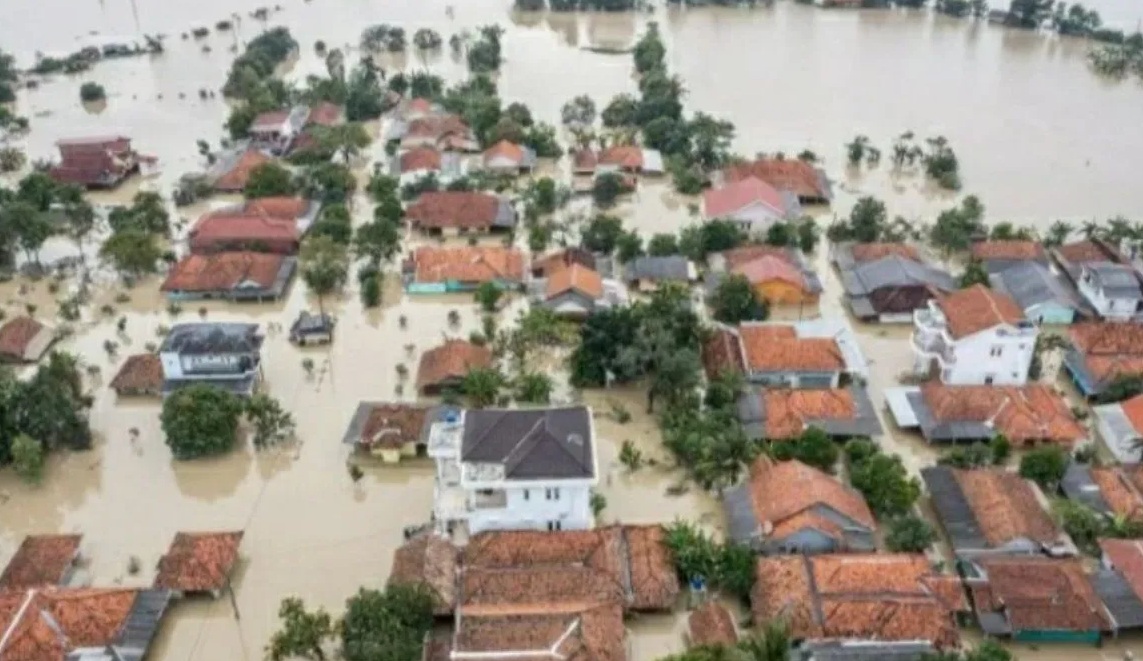 Foto udara banjir di Desa Karangligar, Karawang. (Bayu Pratama S/dok)