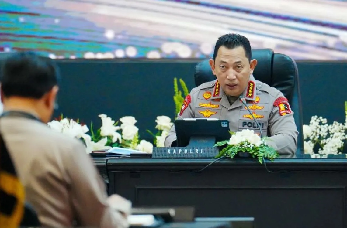 Kapolri Jenderal Pol. Listyo Sigit Prabowo berbicara dalam acara rapat koordinasi (rakor) persiapan mudik Lebaran 2025 di Gedung PTIK-STIK, Jakarta Selatan, Senin (10/3/2025).