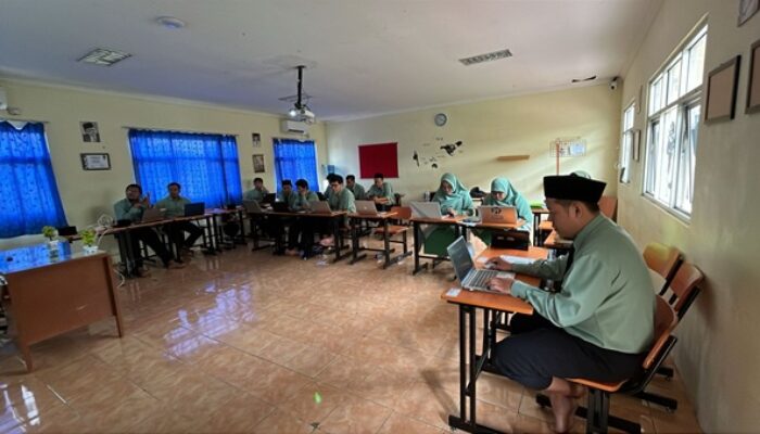 Memperkenalkan Program Digital Classroom di SMPIT Thariq Bin Ziyad