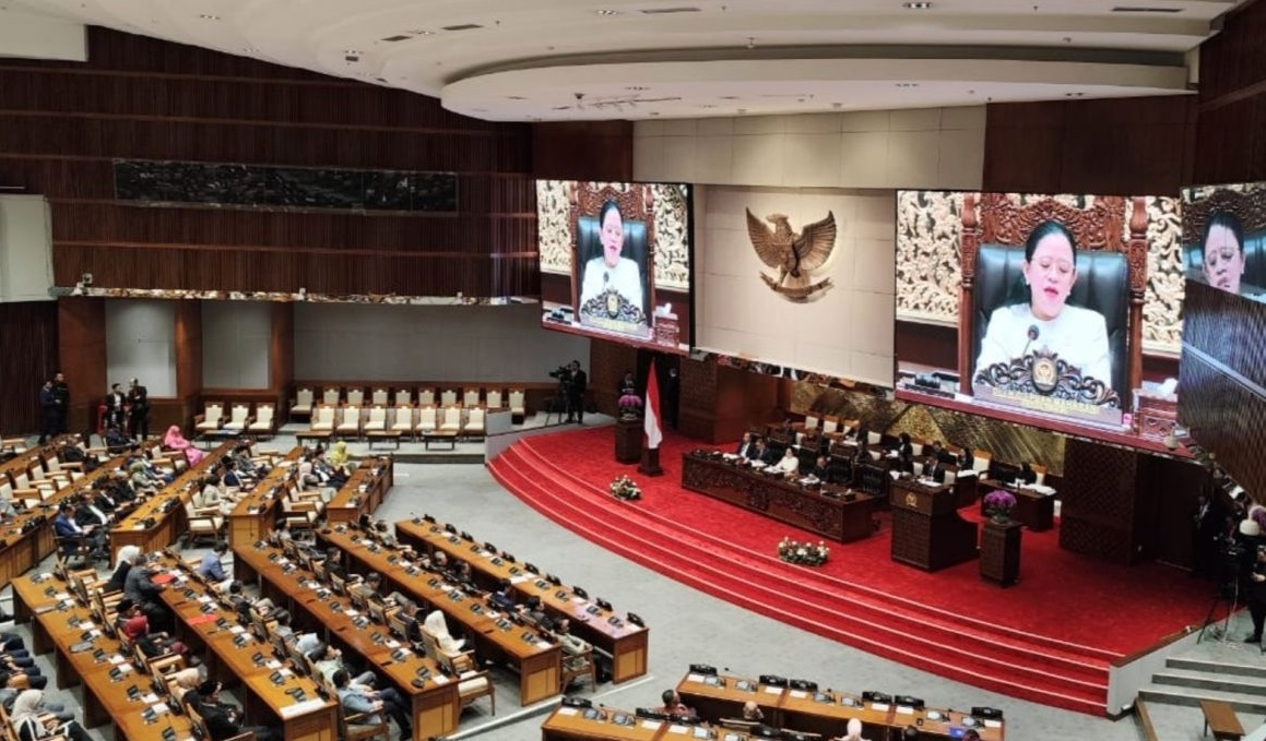 Ketua DPR RI Puan Maharani memimpin Rapat Paripurna di kompleks parlemen, Jakarta, Kamis (20/3/2025).