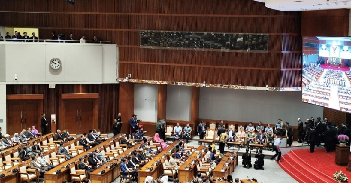 Sejumlah menteri menghadiri Rapat Paripurna DPR RI di kompleks parlemen, Jakarta, Kamis (20/3/2025).