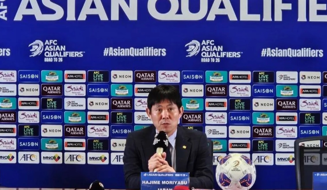 Pelatih timnas Jepang Hajime Moriyasu menjawab pertanyaan pewarta pada jumpa pers setelah pertandingan kualifikasi Piala Dunia 2026 zona Asia melawan Indonesia di Stadion Utama Gelora Bung Karno, Jakarta, Jumat (15/11/2024).