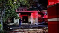 Potret Bangunan Bank Hana di Jalan Dago Bandung Terbakar