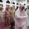 Umat Muslim melaksanakan ibadah shalat tarawih di Masjid Jami Al Huda Muhammadiyah, Tebet, Jakarta, Jumat (28/2/2025).