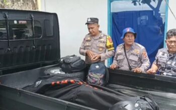 Tim SAR gabungan mengevakuasi jasad wisatawan asal Kabupaten Bekasi, Jawa Barat yang tenggelam di Pantai Ujunggenteng, Kecamatan Ciracap, Kabupaten Sukabumi, Jabar pada Sabtu (29/3/2025).
