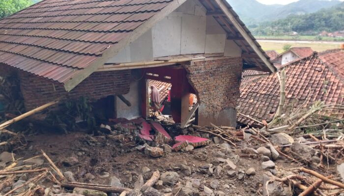 Lapor, Ratusan Warga di Cidadap Simpenan Masih Terisolir