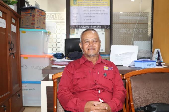DIWAWANCARA: Kabid SDA DPUTR Kota Sukabumi, Eris Indrawan saat diwawancara di ruang kerjanya, belum lama ini.(FT: BAMBANG/RADARSUKABUMI)