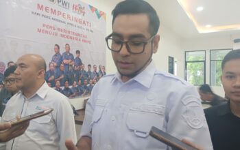 DIWAWANCARA: Wakil Walikota Sukabumi Bobby Maulana saat diwawancara Radar Sukabumi, Kamis (13/3). (FT: BAMBANG/RADARSUKABUMI )