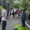 Suasana lokasi tabrakan di jalan raya Siliwangi tepatnya di kampung Puncak Malanding , Desa Sumberjaya Kecamatan Tegalbuleud, Kabupaten Sukabumi.(FOTO : UNTUK/ RADARSUKABUMI)