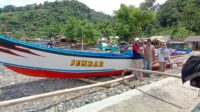 Dinas Perikanan Sukabumi Salurkan Bantuan Alat Tangkap untuk Tingkatkan Kesejahteraan Nelayan