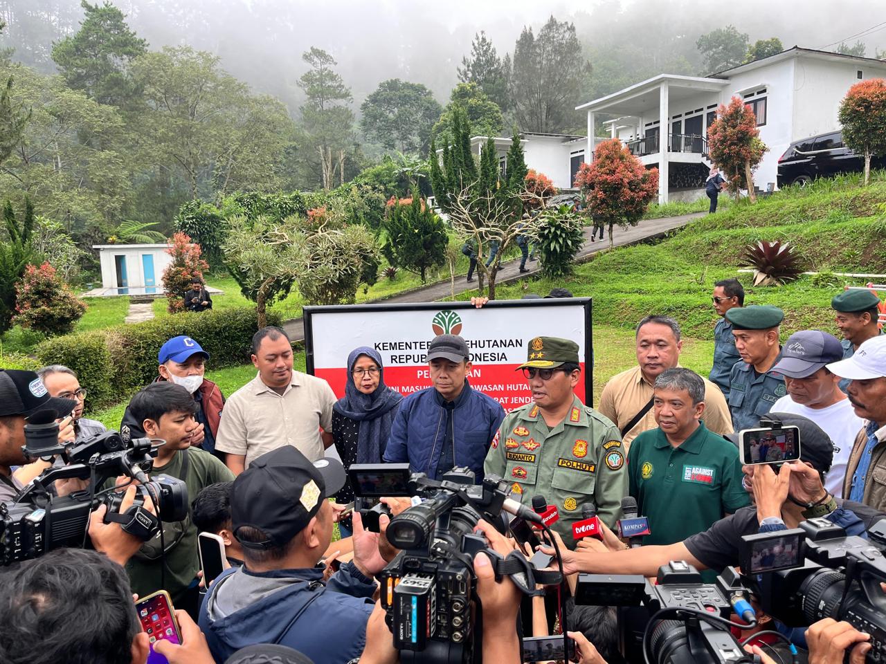 Dalam upaya mengatasi bencana banjir dan tanah longsor yang kerap terjadi di Bogor dan sekitarnya, Kementerian Agraria dan Tata Ruang/Badan Pertanahan Nasional (ATR/BPN)